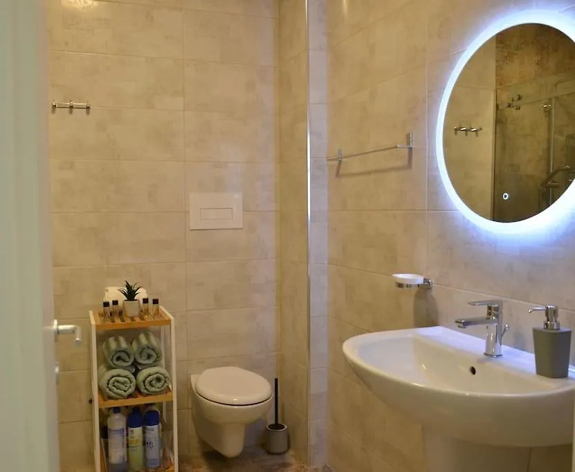 Bree Home Тирана 0*,  Албания